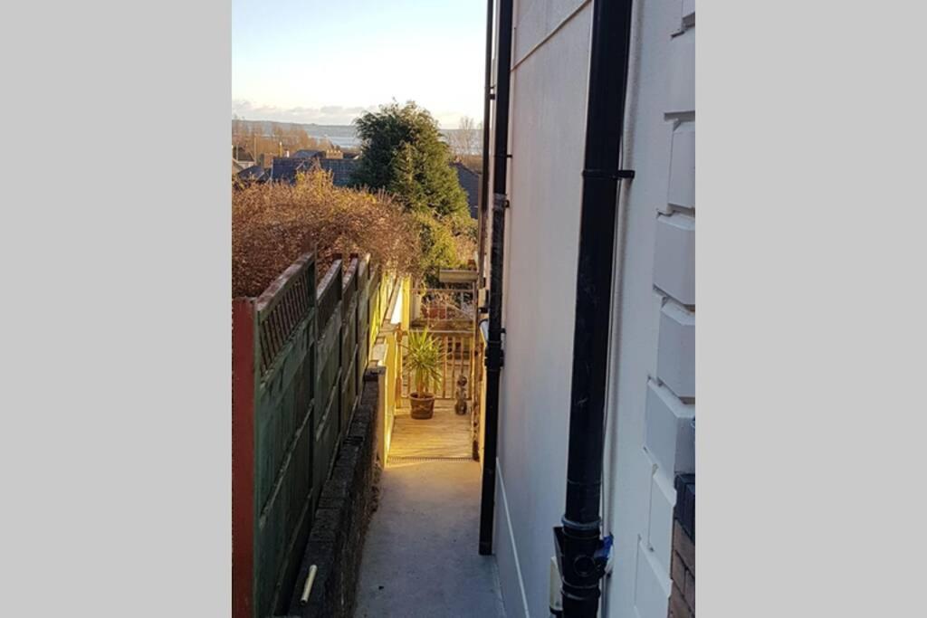 Sister'S Apartment Llanelli Exterior photo